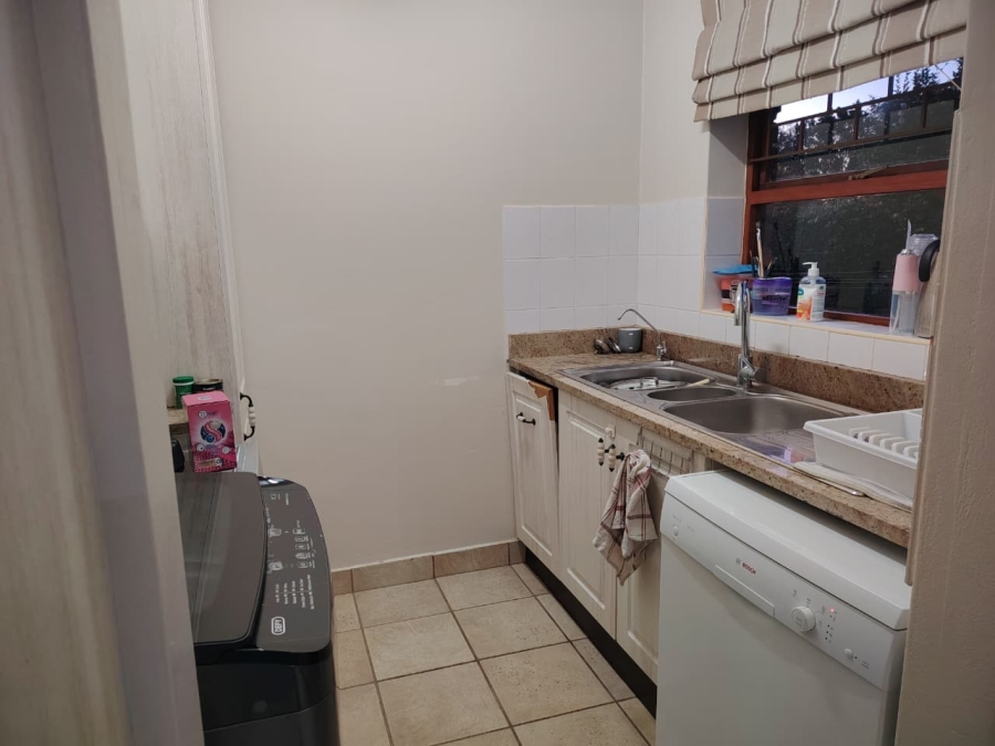 To Let 4 Bedroom Property for Rent in Loerie Park Western Cape